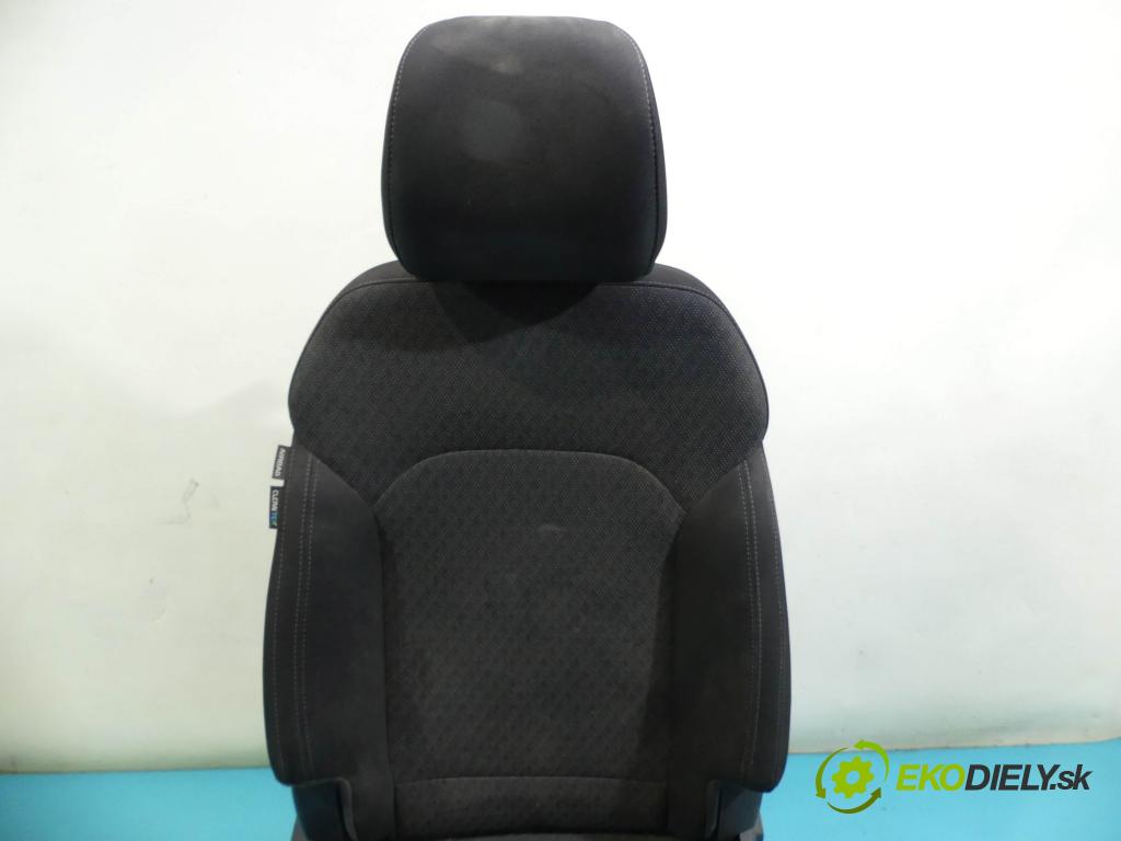 Kia Carens IV 2013-2019 1.7 crdi 141 HP automatic 104 kW 1685 cm3 5- Sedačka pravý  (Sedačky, sedadlá)