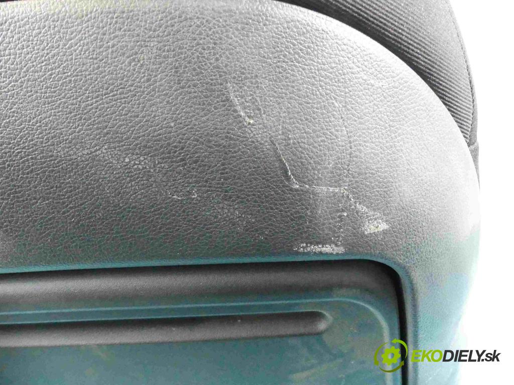 Kia Carens IV 2013-2019 1.7 crdi 141 HP automatic 104 kW 1685 cm3 5- Sedačka pravý  (Sedačky, sedadlá)