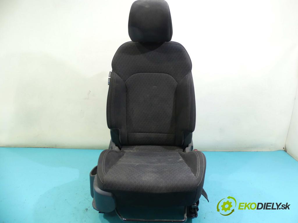 Kia Carens IV 2013-2019 1.7 crdi 141 HP automatic 104 kW 1685 cm3 5- Sedačka pravý  (Sedačky, sedadlá)