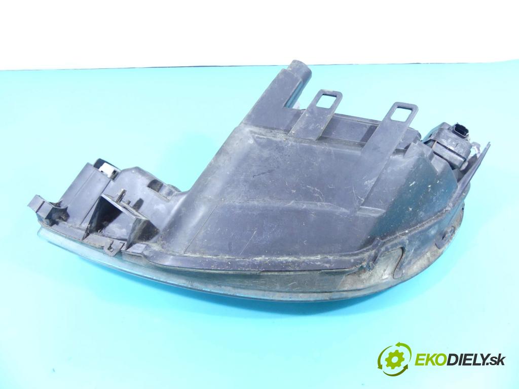 Peugeot 206 1.1 60 HP manual 44 kW 1124 cm3 5- Reflektor: pravý 89000520 (Pravé)
