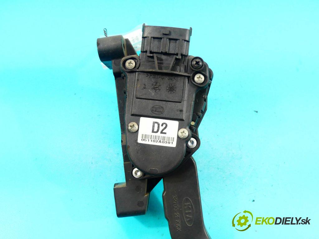 Kia Cerato 2004-2008 1.5 crdi 102 HP manual 75 kW 1493 cm3 5- pedále 32700-2FXXX (Pedále)