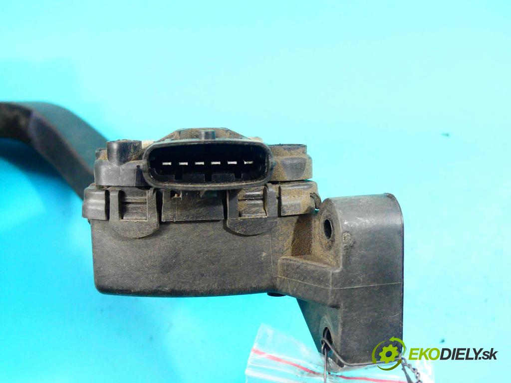 Kia Cerato 2004-2008 1.5 crdi 102 HP manual 75 kW 1493 cm3 5- pedále 32700-2FXXX (Pedále)