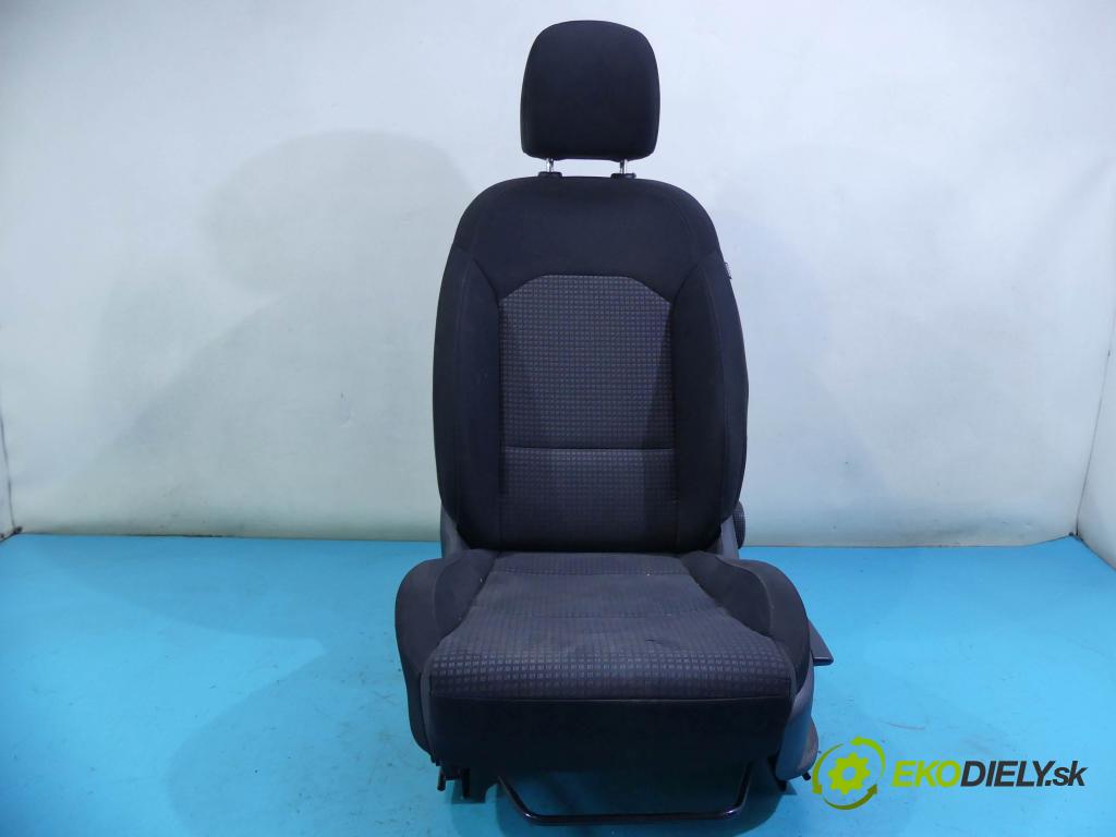 Kia Ceed III 2018- 1.6 crdi 116 HP manual 85 kW 1598 cm3 5- Sedačka ľavý  (Sedačky, sedadlá)