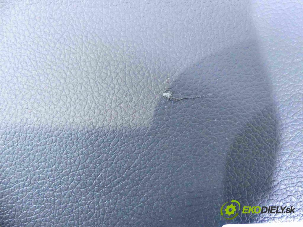 Kia Carens IV 2013-2019 1.7 crdi 141 HP automatic 104 kW 1685 cm3 5- operadlo 84610-A4001 (Lakťové opierky)