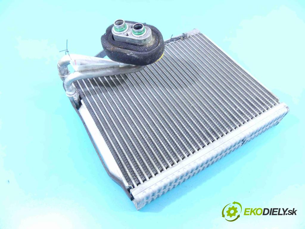 Kia Carens IV 2013-2019 1.7 crdi 141 HP automatic 104 kW 1685 cm3 5- radiator  (Radiátory kúrenia)