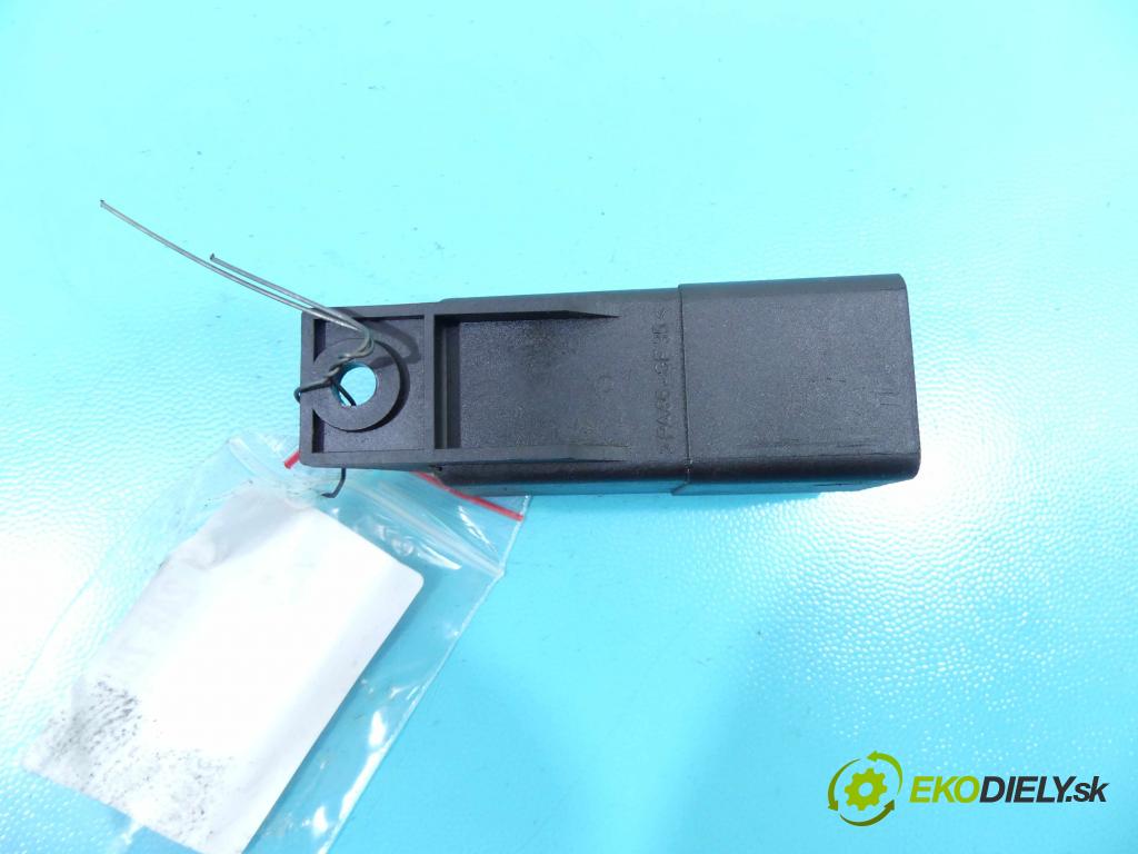 Honda CR-V III 2006-2011 2.2 i-DTEC: 150 HP manual 110 kW 2199 cm3 5- Relé: 0281003055 (Relé)