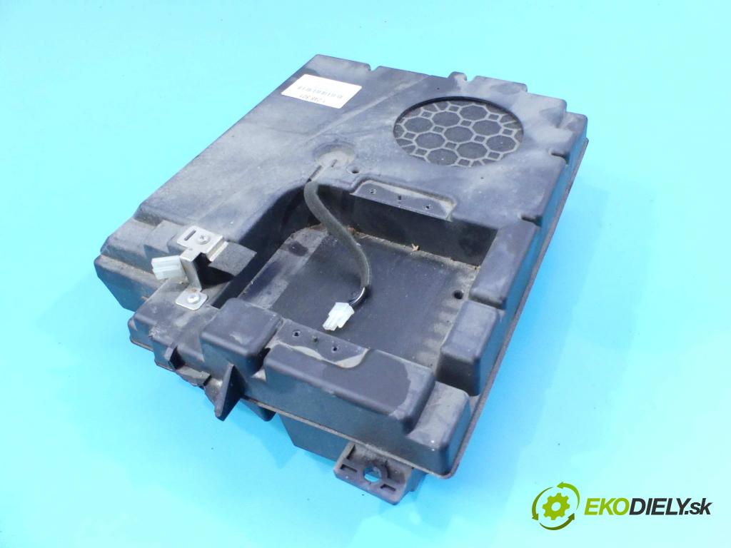 Honda CR-V III 2006-2011 2.2 i-DTEC: 150 HP manual 110 kW 2199 cm3 5- Subwoofer: TLM1809 (Audio zariadenia)