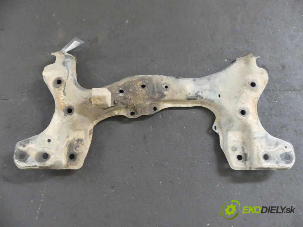Toyota Corolla E11 1997-2002 1,4.0 16v 86 hp manual 63 kW 1332 cm3 3- výztuha motoru 