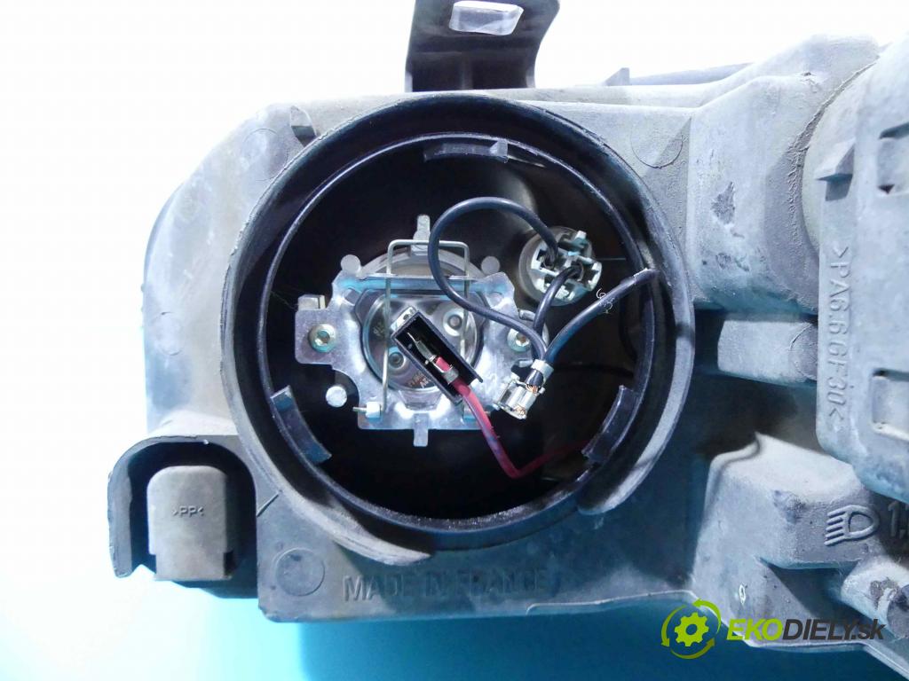 Rover 25 1.1 16v 75 HP manual 55 kW 1119 cm3 5- Reflektor: pravý  (Pravé)