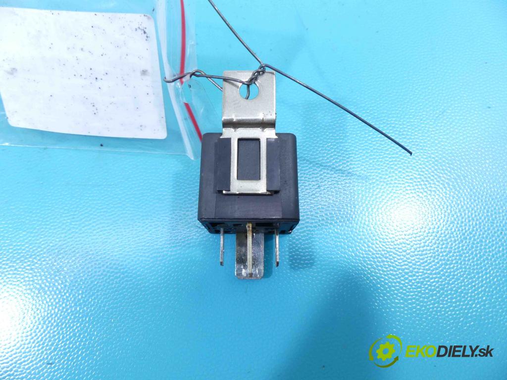 Nissan Atleon II 2000-2013 3.0 dci 150 HP manual 110 kW 2953 cm3 2- Relé:  (Relé)