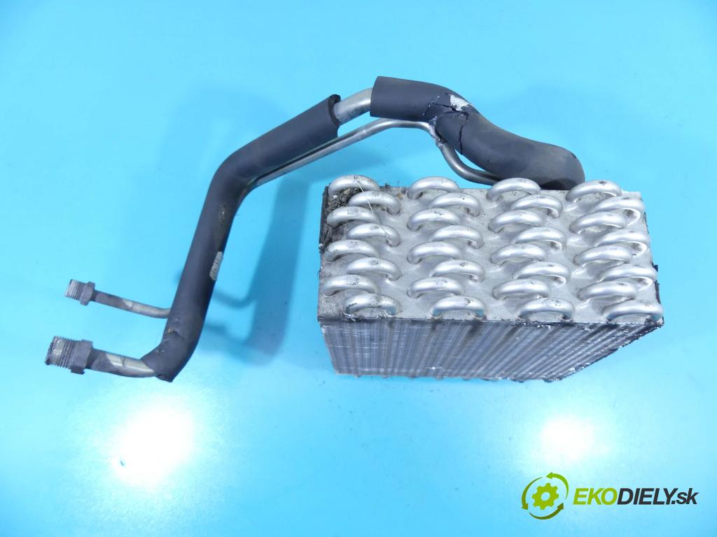 Nissan Atleon II 2000-2013 3.0 dci 150 HP manual 110 kW 2953 cm3 2- radiator P2327001 (Radiátory kúrenia)