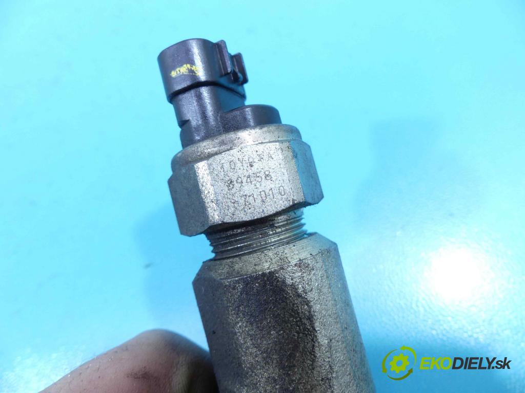 Toyota Avensis II T25 2003-2008 2.0 D4D 126 HP manual 93 kW 1998 cm3 5- lišta vstrekovacia  (Vstrekovacie lišty)