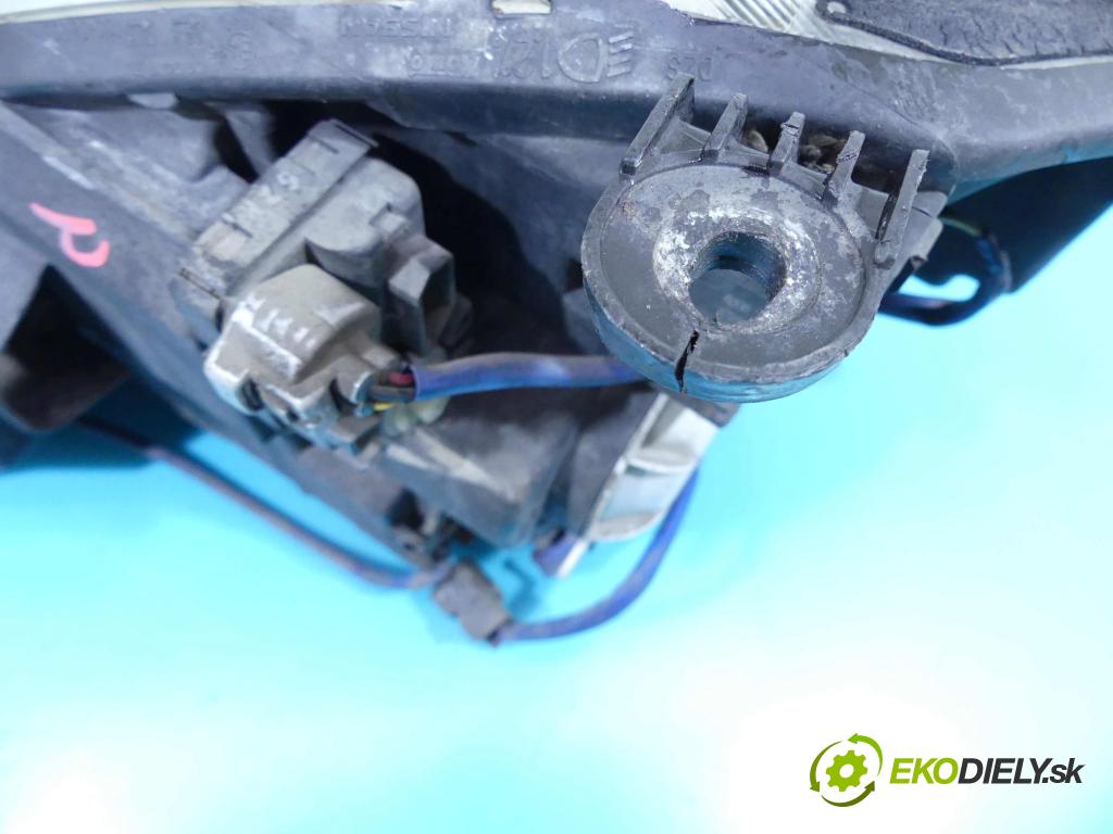 Nissan Murano Z50 2003-2008 3.5 V6 234KM automatic 172 kW 3498 cm3 5- Reflektor: pravý  (Pravé)