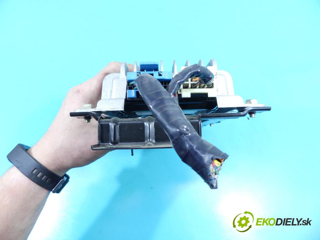 Nissan Murano Z50 2003-2008 3.5 V6 234KM automatic 172 kW 3498 cm3 5- Zesilovač: 28060-CB00C (Zosilňovače)