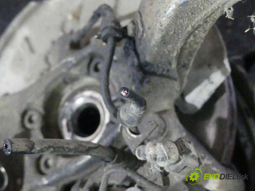 Audi A4 B6 2000-2004 2.0 FSI 150 HP manual 110 kW 1984 cm3 4- náboj pravé  (Náboje)