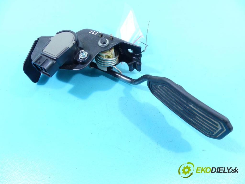 Toyota Avensis II T25 2003-2008 2.0 D4D 126 HP manual 93 kW 1995 cm3 5- pedále 198300-3031 (Pedále)