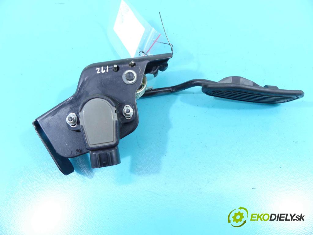 Toyota Avensis II T25 2003-2008 2.0 D4D 126 HP manual 93 kW 1995 cm3 5- pedále 198300-3031 (Pedále)