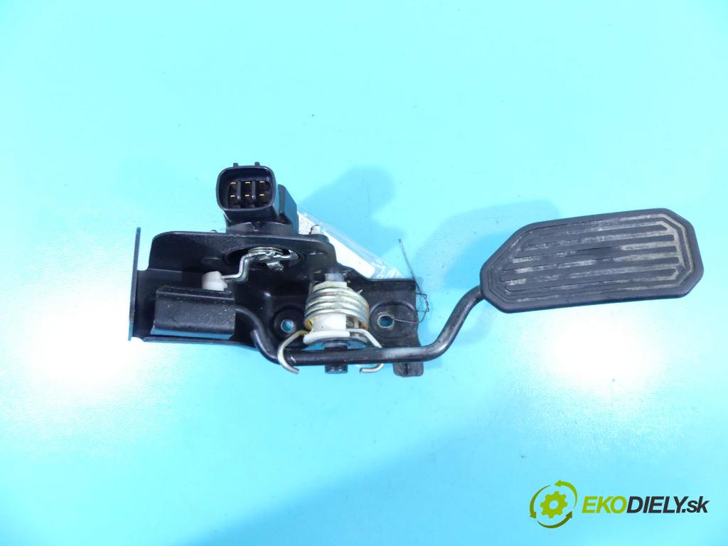 Toyota Avensis II T25 2003-2008 2.0 D4D 126 HP manual 93 kW 1995 cm3 5- pedále 198300-3031 (Pedále)