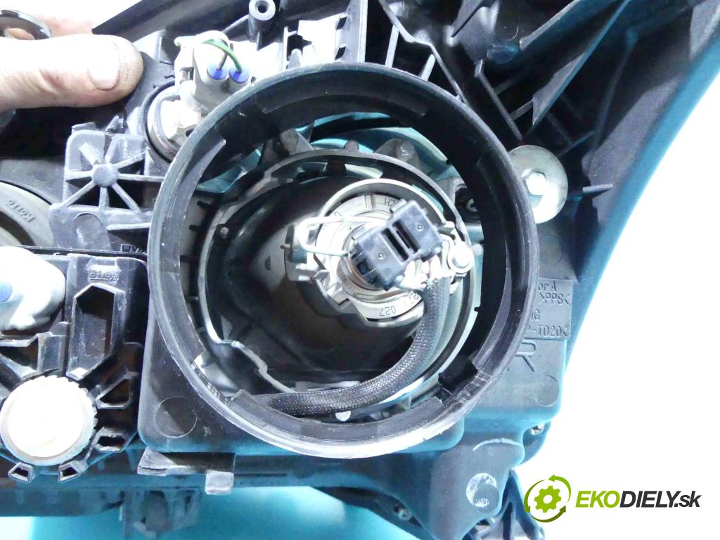 Toyota Avensis II T25 2003-2008 2.0 D4D 126 HP manual 93 kW 1995 cm3 5- Reflektor: pravý  (Pravé)