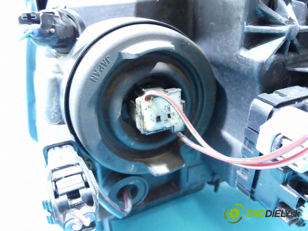 Toyota Avensis II T25 2003-2008 2.0 D4D 126 HP manual 93 kW 1995 cm3 5- Reflektor: pravý  (Pravé)