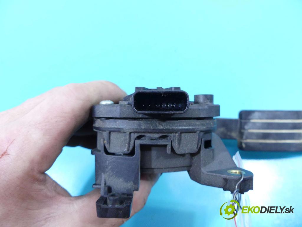 Dacia Logan II 2012-2020 1.0 73 HP manual 54 kW 999 cm3 4- pedále 6PV00997803 (Pedále)