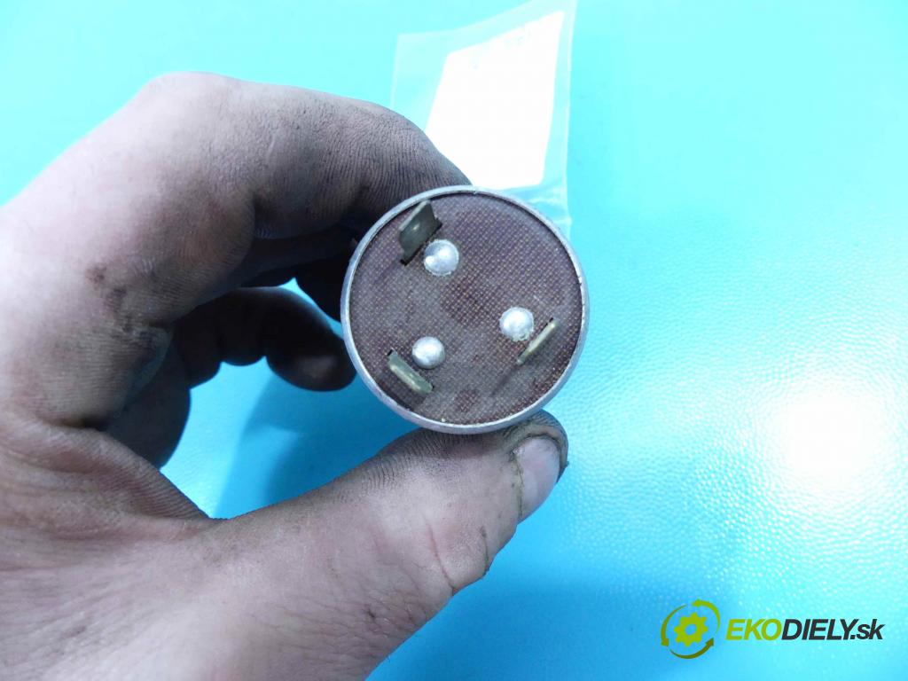 Żuk A 11 b 2.1 karburátor: 71 HP manual 52 kW 2120 cm3 5- Relé:  (Relé)