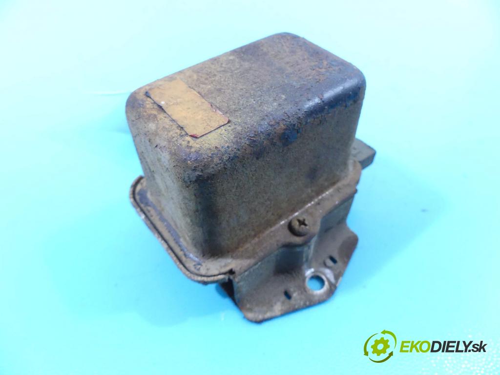Żuk A 11 b 2.1 karburátor: 71 HP manual 52 kW 2120 cm3 5- modul riadiaca jednotka 4191122 (Ostatné)