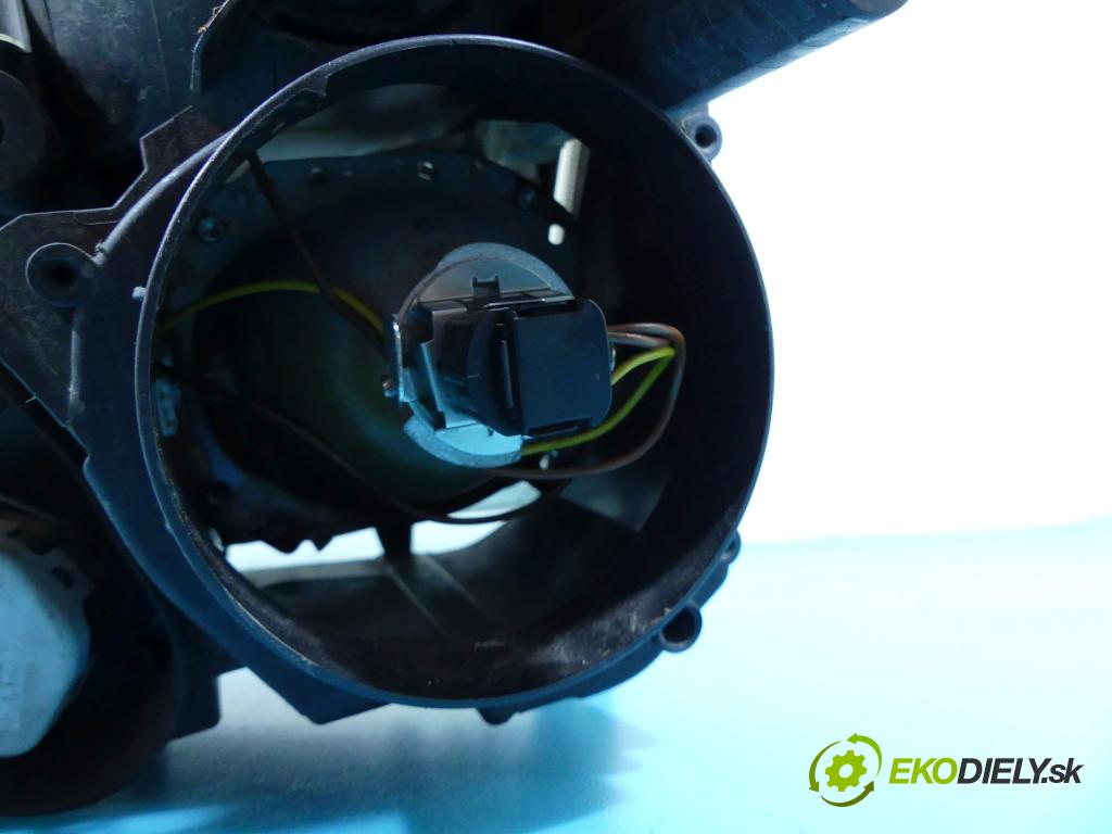 Opel Vectra C 2002-2008 2.0 dti 101 HP manual 74 kW 1994 cm3 4- Reflektor: pravý  (Pravé)