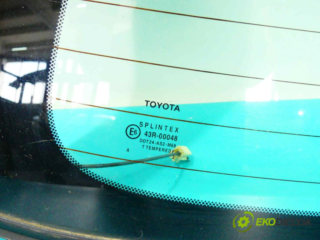 Toyota Avensis I T22 1997-2003 2.0 D4D 110 hp manual 81 kW 1995 cm3 5- sklo zadní  (Okna zadní)