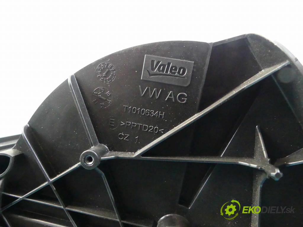 Vw Golf VII 2012-2020 1.4 tsi 122 hp manual 90 kW 1395 cm3 5- radiátor 5Q1820002T (Radiátory topení)