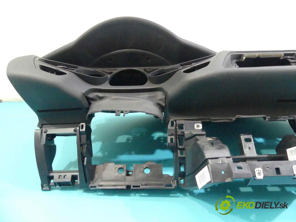 Citroen C5 II 2008-2017 2.0 hdi 140 HP manual 103 kW 1997 cm3 5- kokpit,pristrojová doska rozdeľovacia
