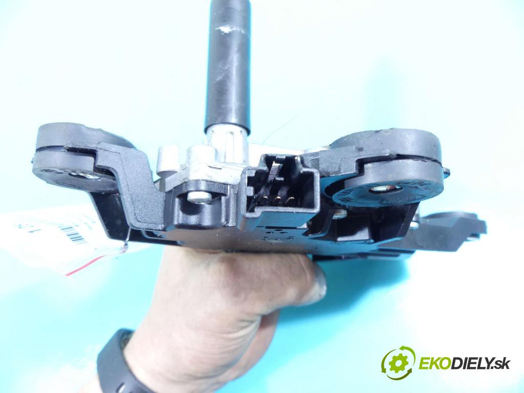 Ford Focus Mk2 2004-2011 1.6 16v 101 HP manual 74 kW 1596 cm3 5- motor stieračov zadné 0390201823