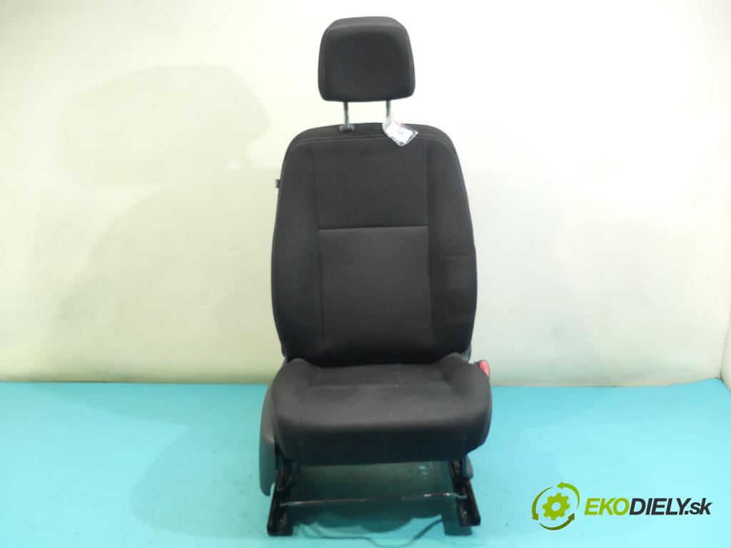 Renault Fluence 1.6 16v 114 HP manual 84 kW 1598 cm3 4- Sedačka pravý  (Sedačky, sedadlá)
