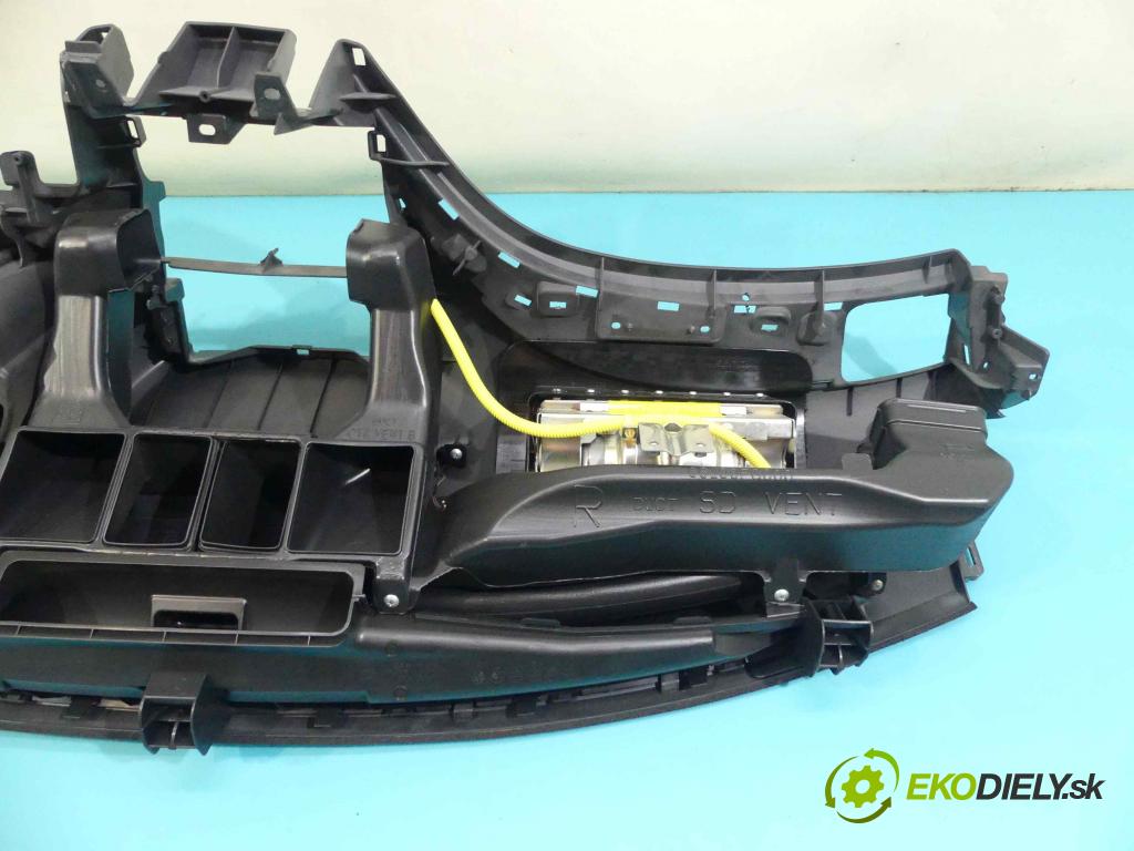 Subaru Impreza III GH 2007-2012 1.5 boxer 107 HP manual 79 kW 1498 cm3 5- kokpit,pristrojová doska rozdeľovacia