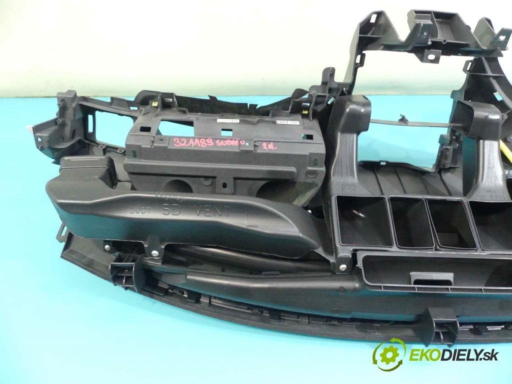 Subaru Impreza III GH 2007-2012 1.5 boxer 107 HP manual 79 kW 1498 cm3 5- kokpit,pristrojová doska rozdeľovacia