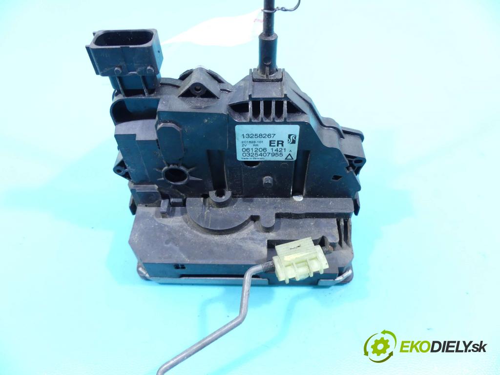Opel Corsa D 2006-2014 1.2 16v 80 hp manual 59 kW 1229 cm3 5- zámek zadní pravý 13258267