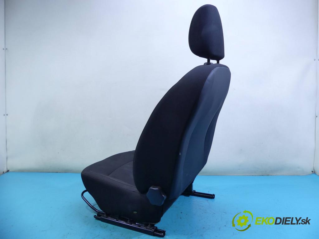 Dacia Logan II 2012-2020 1.0 73 HP manual 54 kW 999 cm3 4- Sedačka pravý  (Sedačky, sedadlá)