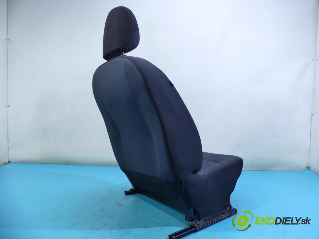 Dacia Logan II 2012-2020 1.0 73 HP manual 54 kW 999 cm3 4- Sedačka pravý  (Sedačky, sedadlá)