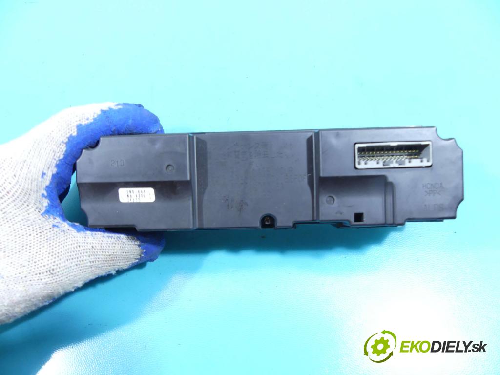 Honda Civic VIII 2006-2011 1.8 16v 140 HP manual 103 kW 1799 cm3 4- panel kúrenia