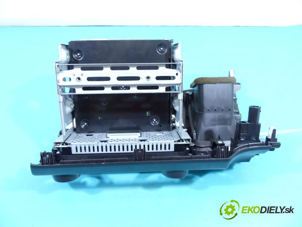 Honda Civic VIII 2006-2011 1.8 16v 140 HP manual 103 kW 1799 cm3 4- Radio továreň: 39100-SNA-G220-M1