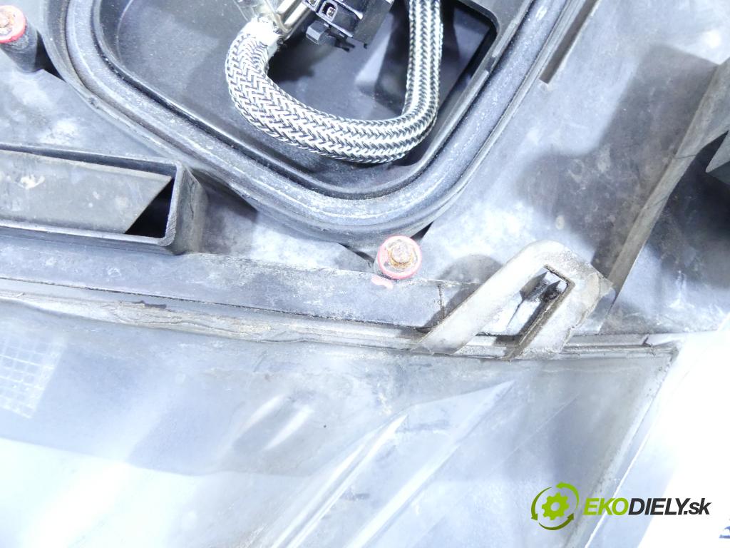 Bmw X5 E70 2006-2013 3.0d 306KM automatic 225 kW 2993 cm3 5- Reflektor: pravý 7161588 (Pravé)