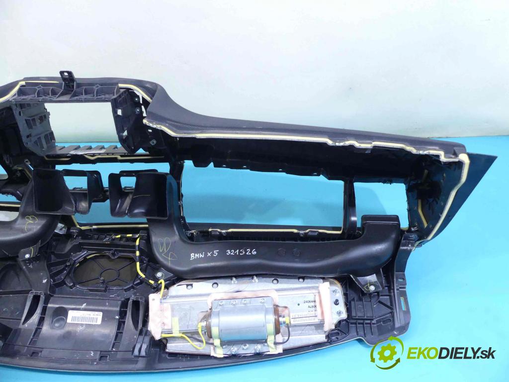 Bmw X5 E70 2006-2013 3.0d 306KM automatic 225 kW 2993 cm3 5- kokpit,pristrojová doska rozdeľovacia