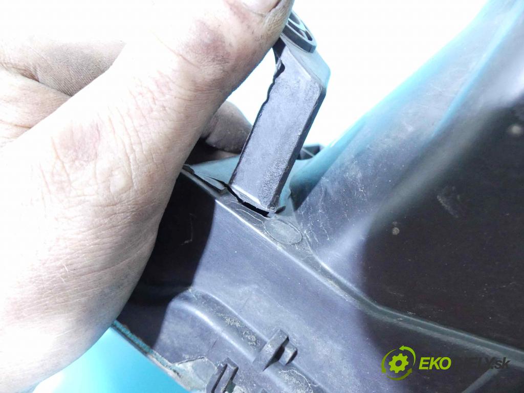 Peugeot 307 2.0 16v 136 HP manual 100 kW 1997 cm3 5- Reflektor: pravý  (Pravé)