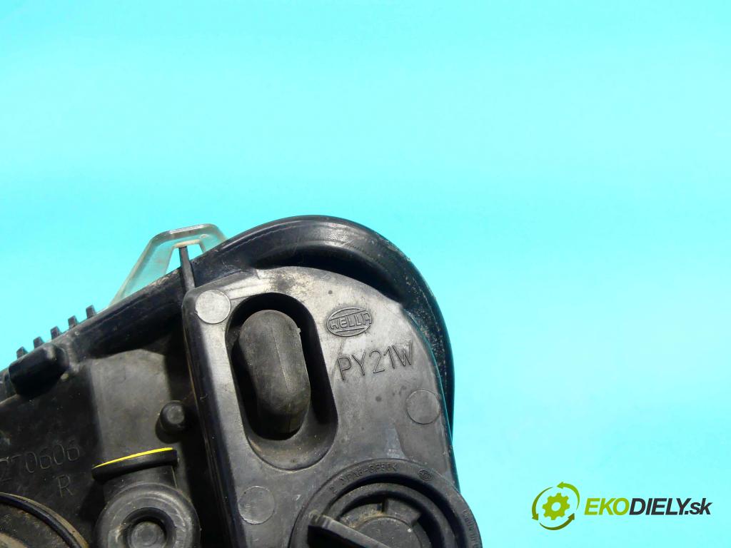 Ford C-Max I 2003-2010 2.0 tdci 136 HP manual 100 kW 1997 cm3 5- Reflektor: pravý  (Pravé)