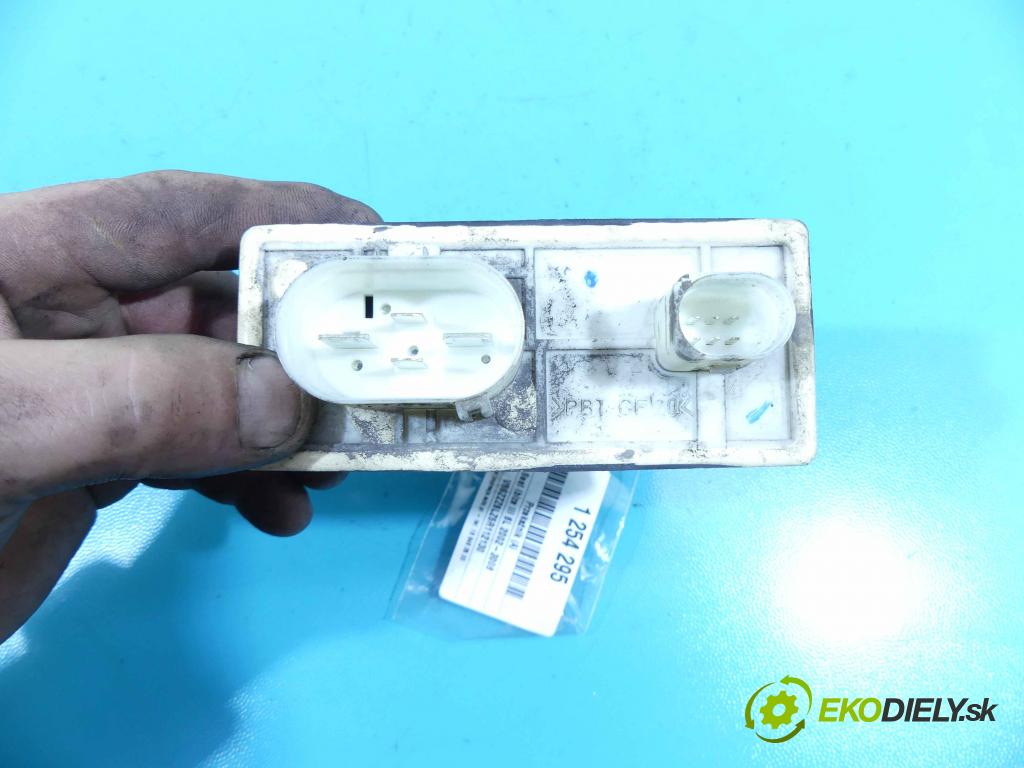 Seat Ibiza III 6L 2002-2008 1.4 16v 101 HP manual 74 kW 1390 cm3 3- Relé: 1J0919506M (Relé)