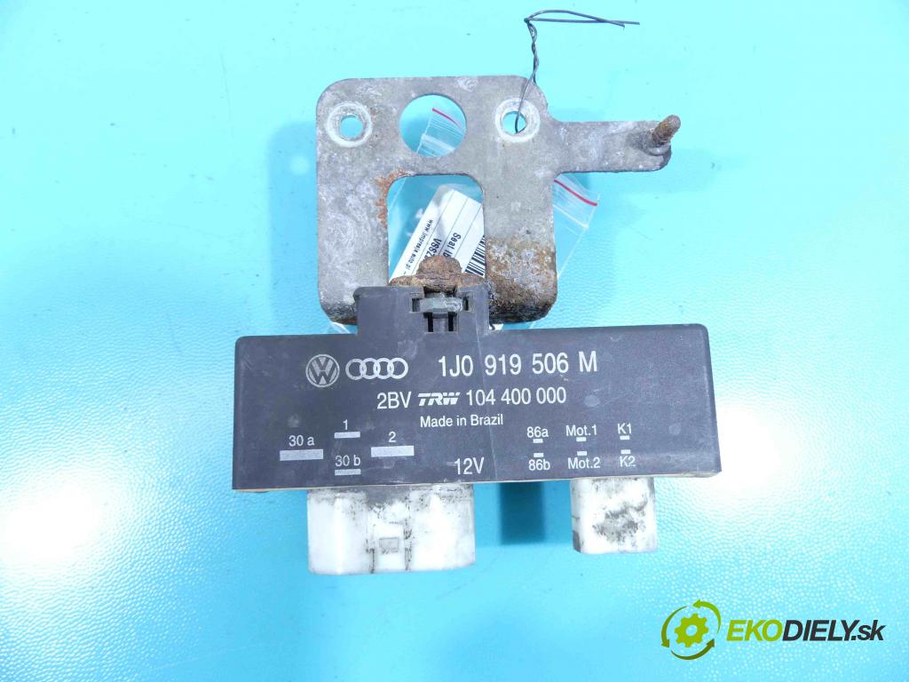 Seat Ibiza III 6L 2002-2008 1.4 16v 101 HP manual 74 kW 1390 cm3 3- Relé: 1J0919506M (Relé)