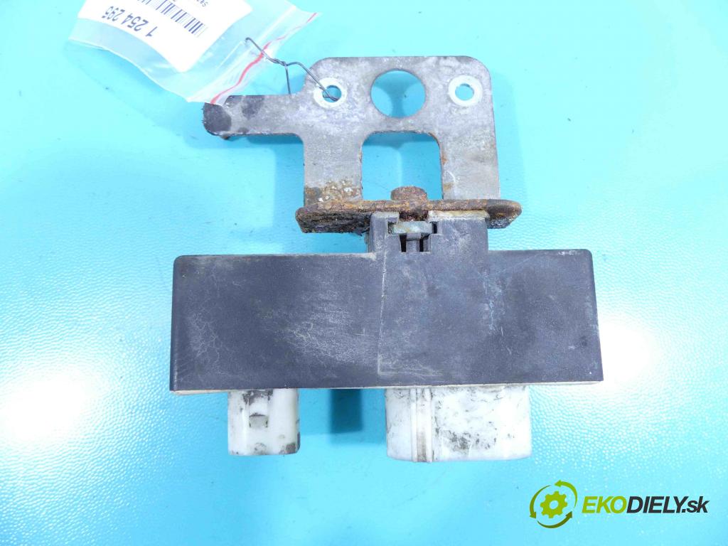 Seat Ibiza III 6L 2002-2008 1.4 16v 101 HP manual 74 kW 1390 cm3 3- Relé: 1J0919506M (Relé)