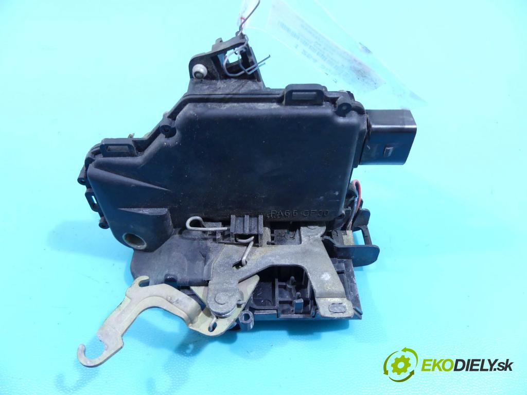 Vw Bora 1.9 tdi 116 hp manual 85 kW 1896 cm3 4- zámek přední pravý