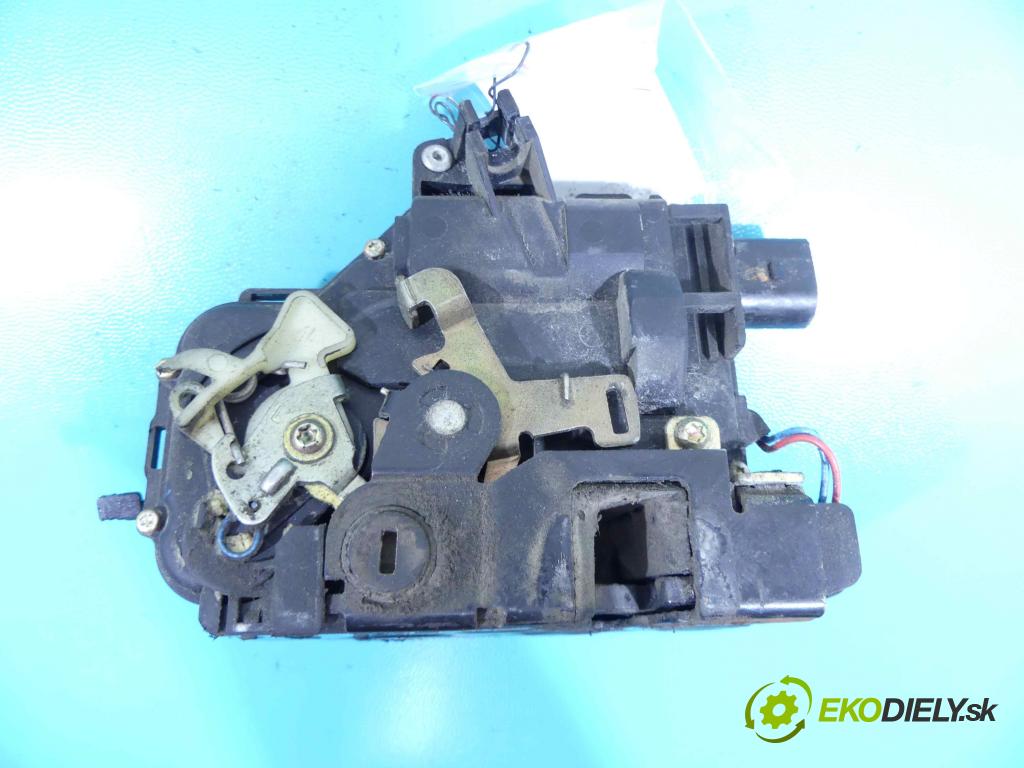 Vw Bora 1.9 tdi 116 hp manual 85 kW 1896 cm3 4- zámek zadní levý