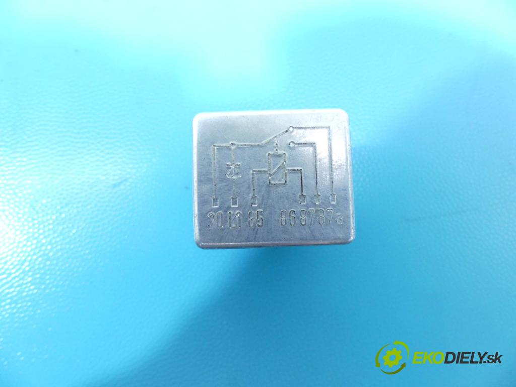 Fiat Tempra 2.0 113 HP manual 83 kW 1999 cm3 4- Relé: 0332205004 (Relé)